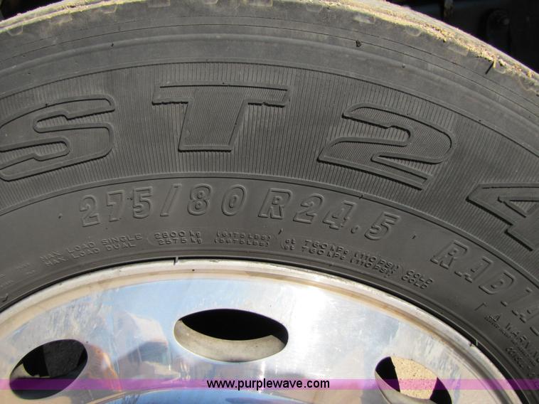 image for item 3560 2000 Peterbilt 379 semi truck