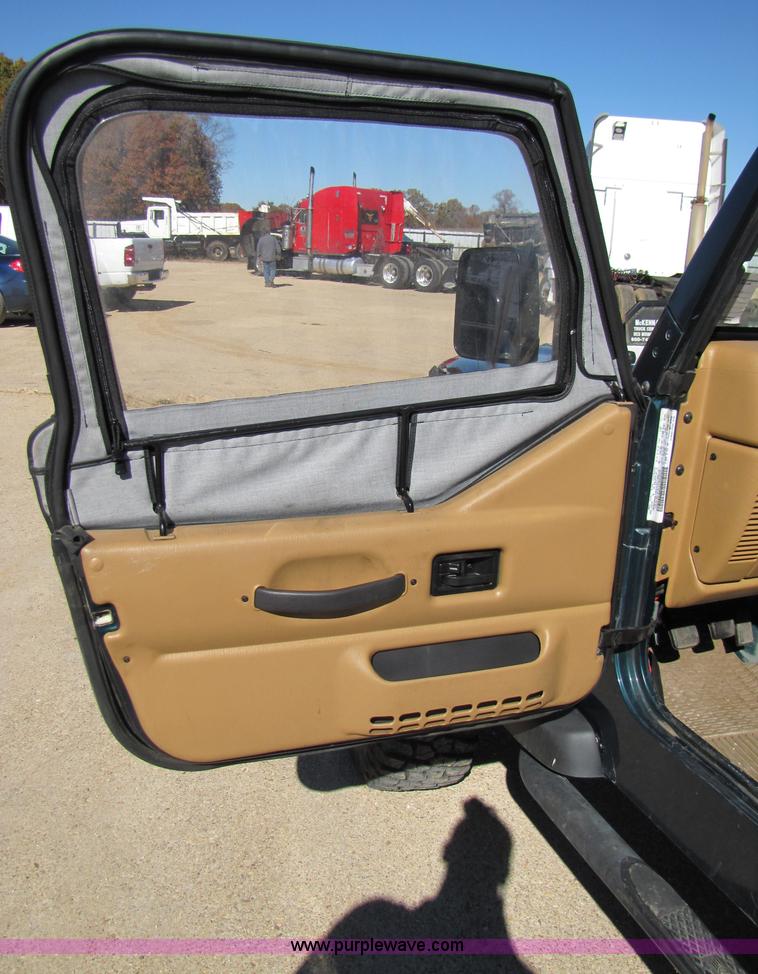 image for item 3561 1998 Jeep Wrangler