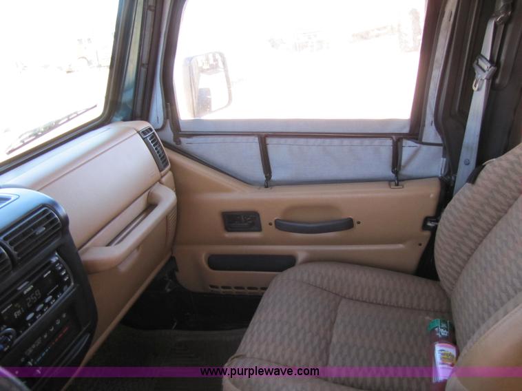 image for item 3561 1998 Jeep Wrangler