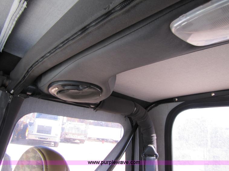 image for item 3561 1998 Jeep Wrangler