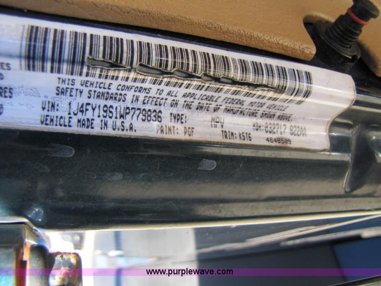 image for item 3561 1998 Jeep Wrangler