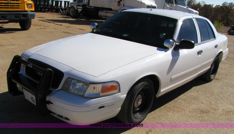 image for item 3562 2002 Ford Crown Victoria Police Interceptor
