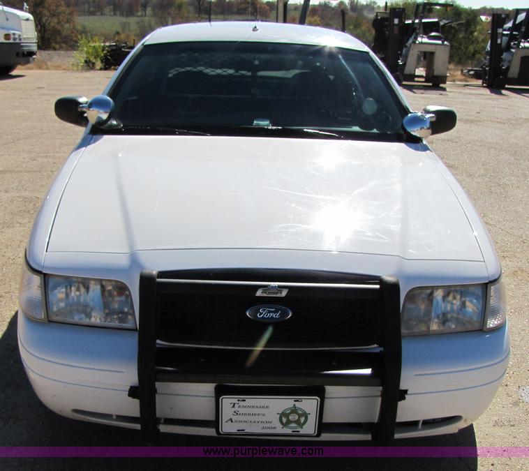 image for item 3562 2002 Ford Crown Victoria Police Interceptor