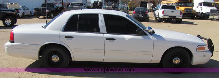 image for item 3562 2002 Ford Crown Victoria Police Interceptor