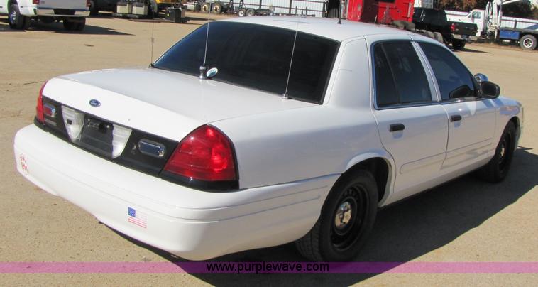 image for item 3562 2002 Ford Crown Victoria Police Interceptor