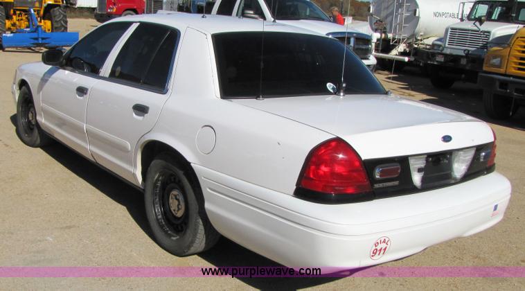 image for item 3562 2002 Ford Crown Victoria Police Interceptor