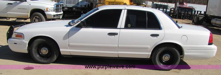 image for item 3562 2002 Ford Crown Victoria Police Interceptor