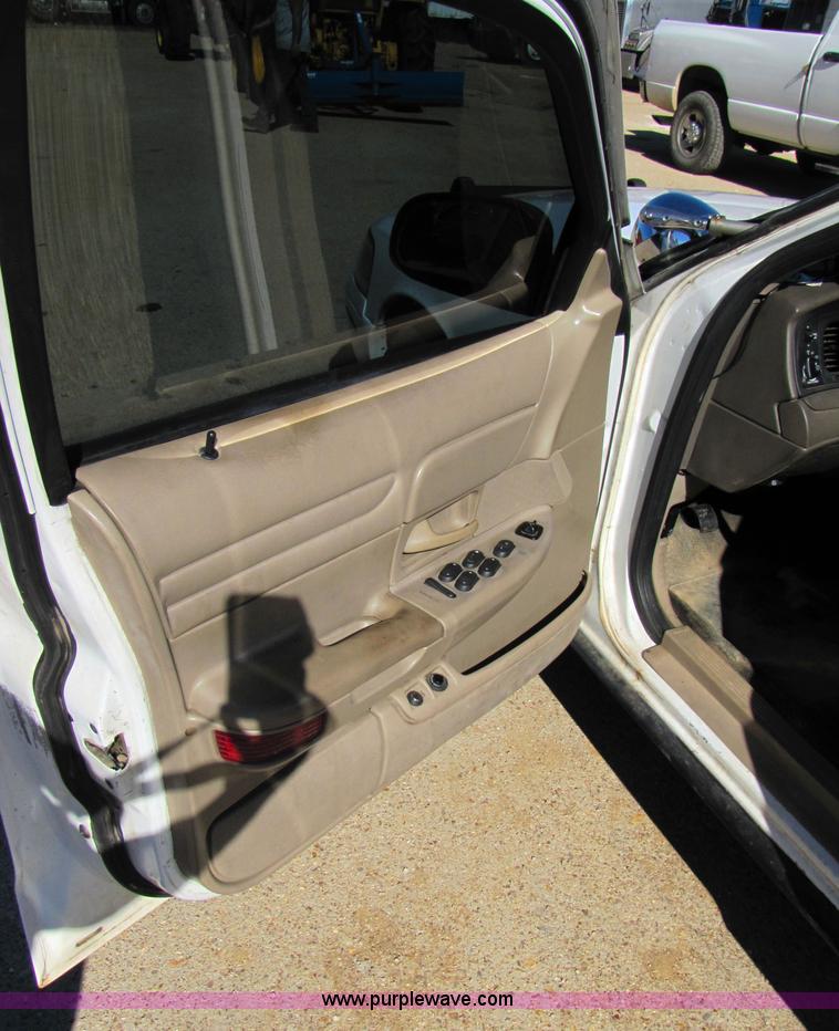 image for item 3562 2002 Ford Crown Victoria Police Interceptor