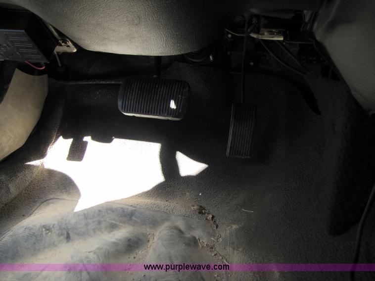 image for item 3562 2002 Ford Crown Victoria Police Interceptor