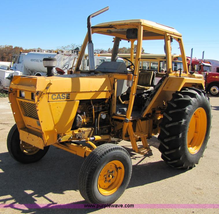 image for item 3563 1984 Case M1394 tractor with blade