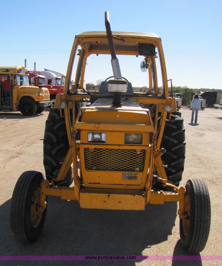 image for item 3563 1984 Case M1394 tractor with blade