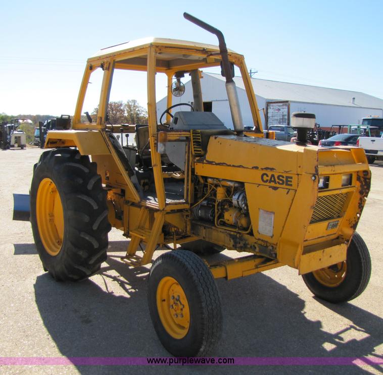 image for item 3563 1984 Case M1394 tractor with blade