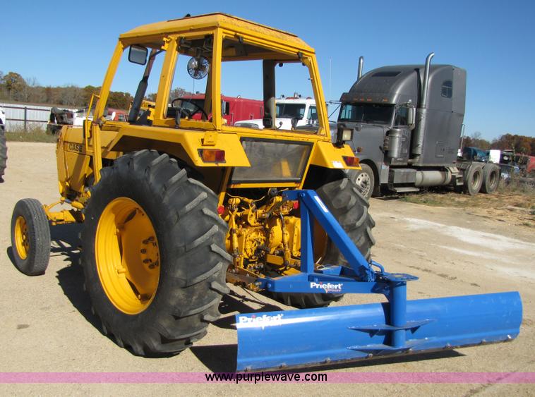 image for item 3563 1984 Case M1394 tractor with blade