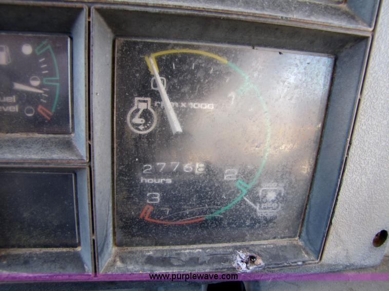 image for item 3563 1984 Case M1394 tractor with blade