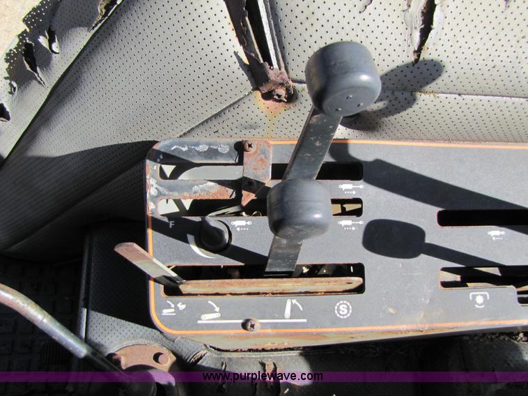 image for item 3563 1984 Case M1394 tractor with blade