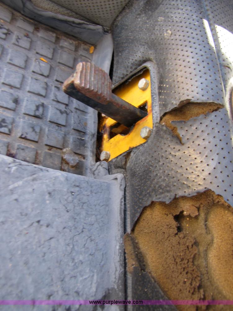 image for item 3563 1984 Case M1394 tractor with blade