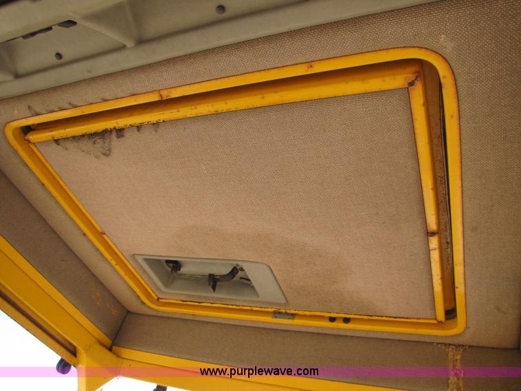 image for item 3563 1984 Case M1394 tractor with blade