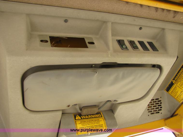 image for item 3563 1984 Case M1394 tractor with blade