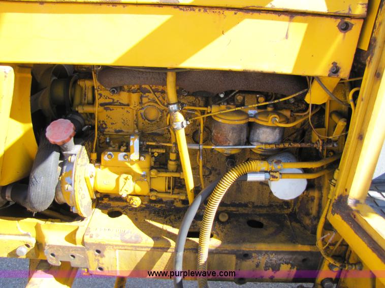 image for item 3563 1984 Case M1394 tractor with blade