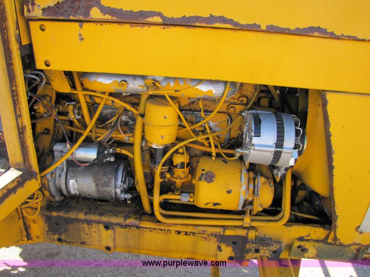 image for item 3563 1984 Case M1394 tractor with blade