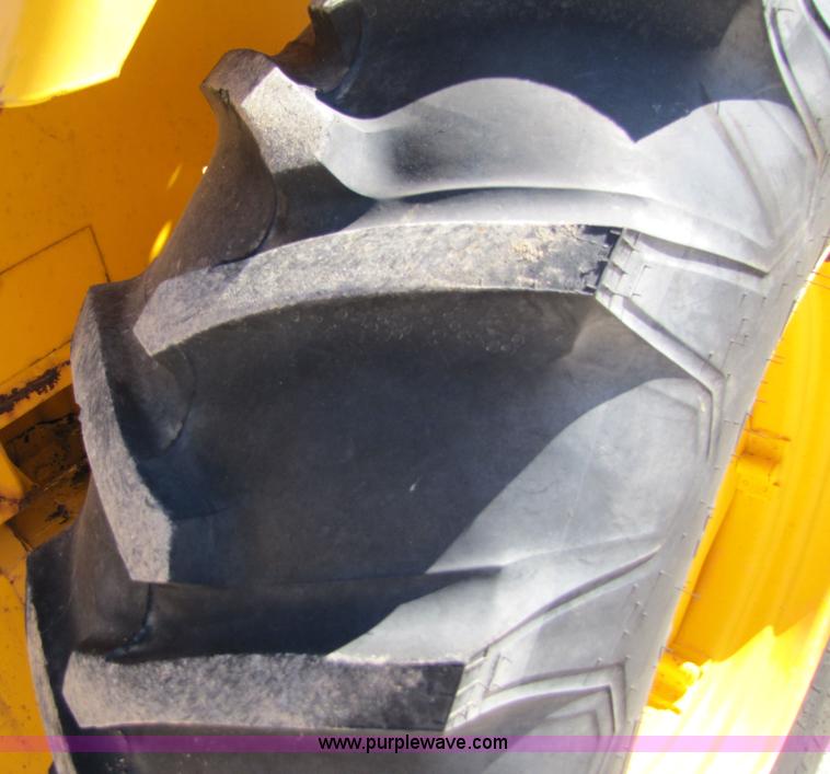 image for item 3563 1984 Case M1394 tractor with blade