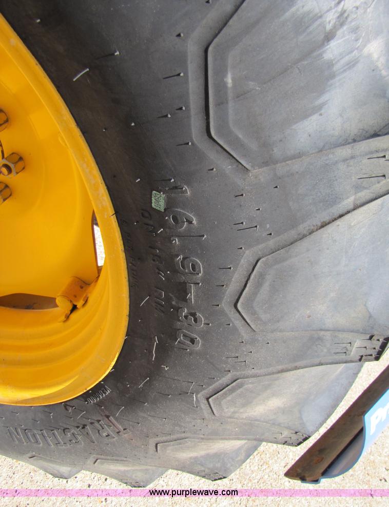 image for item 3563 1984 Case M1394 tractor with blade