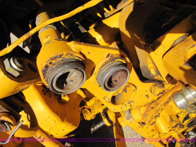 image for item 3563 1984 Case M1394 tractor with blade