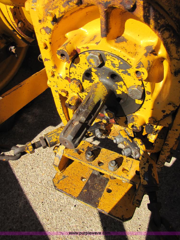 image for item 3563 1984 Case M1394 tractor with blade