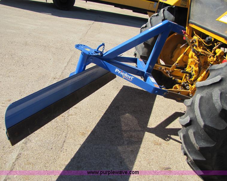 image for item 3563 1984 Case M1394 tractor with blade