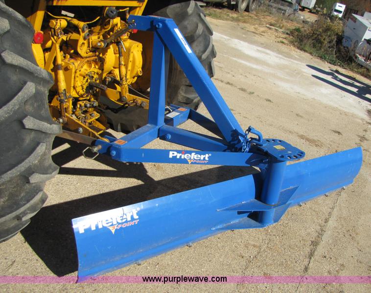 image for item 3563 1984 Case M1394 tractor with blade