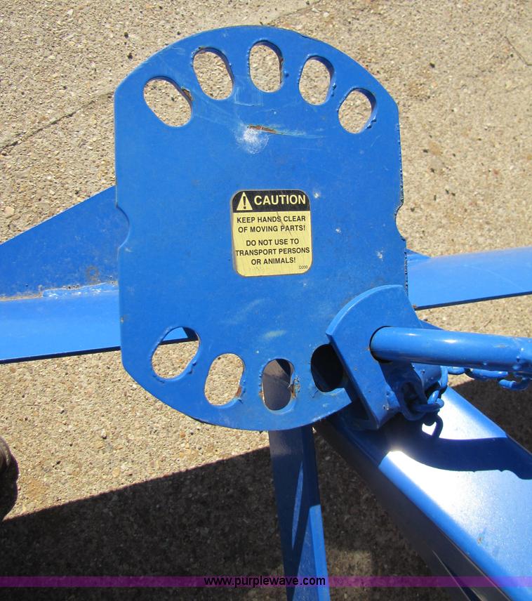 image for item 3563 1984 Case M1394 tractor with blade