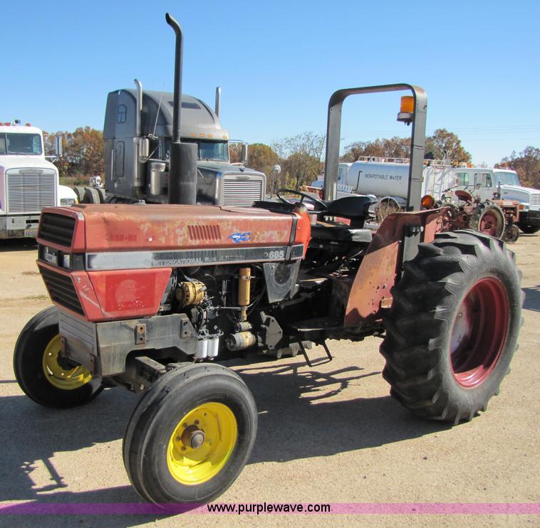 image for item 3564 Case International 685 tractor