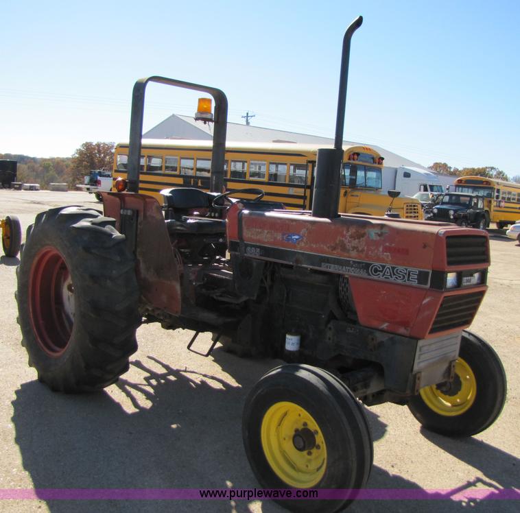 image for item 3564 Case International 685 tractor