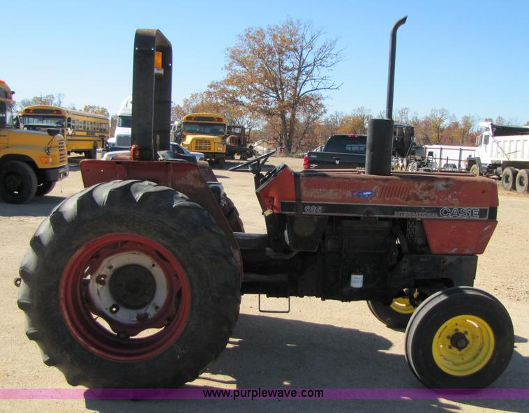 image for item 3564 Case International 685 tractor