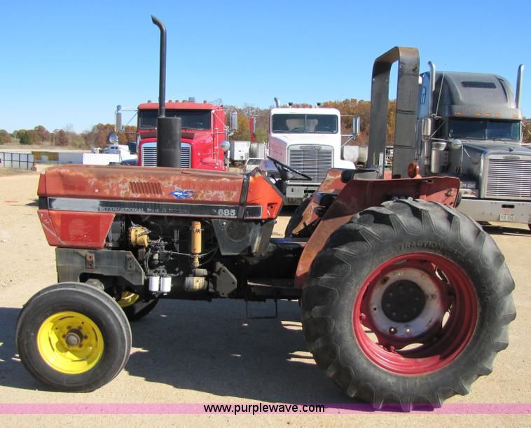image for item 3564 Case International 685 tractor
