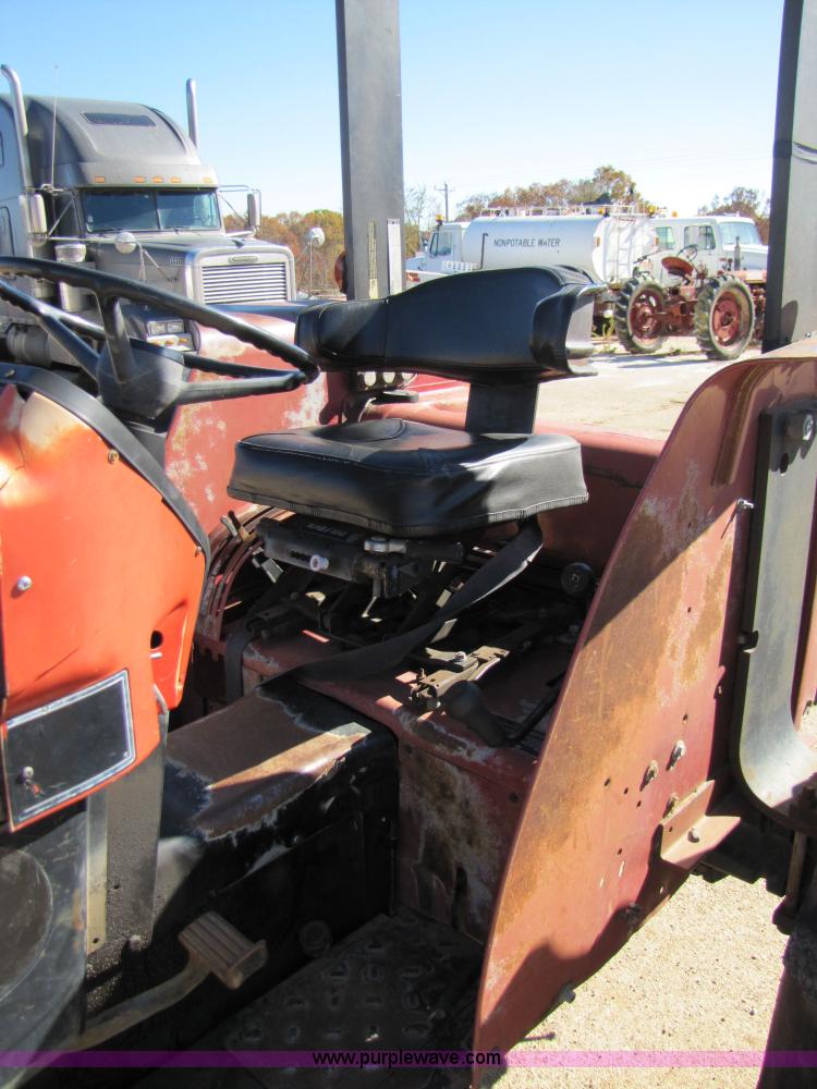 image for item 3564 Case International 685 tractor