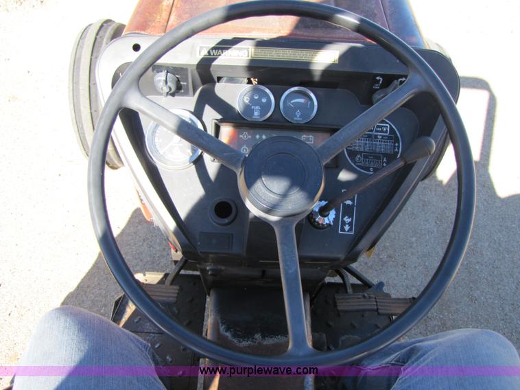 image for item 3564 Case International 685 tractor