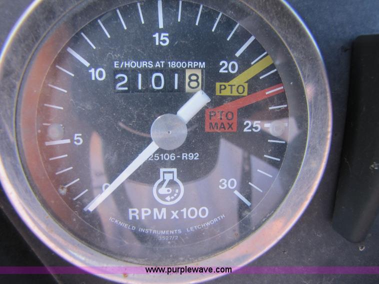 image for item 3564 Case International 685 tractor