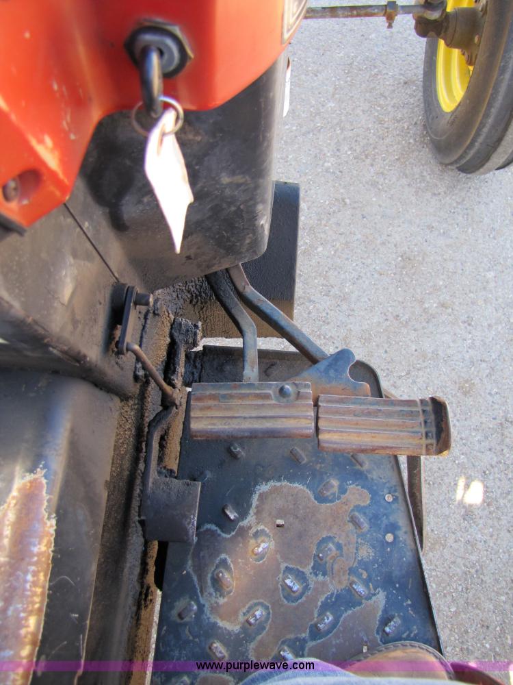 image for item 3564 Case International 685 tractor