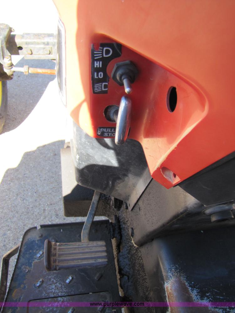 image for item 3564 Case International 685 tractor