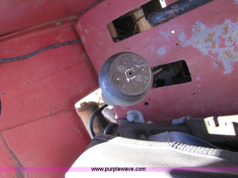 image for item 3564 Case International 685 tractor