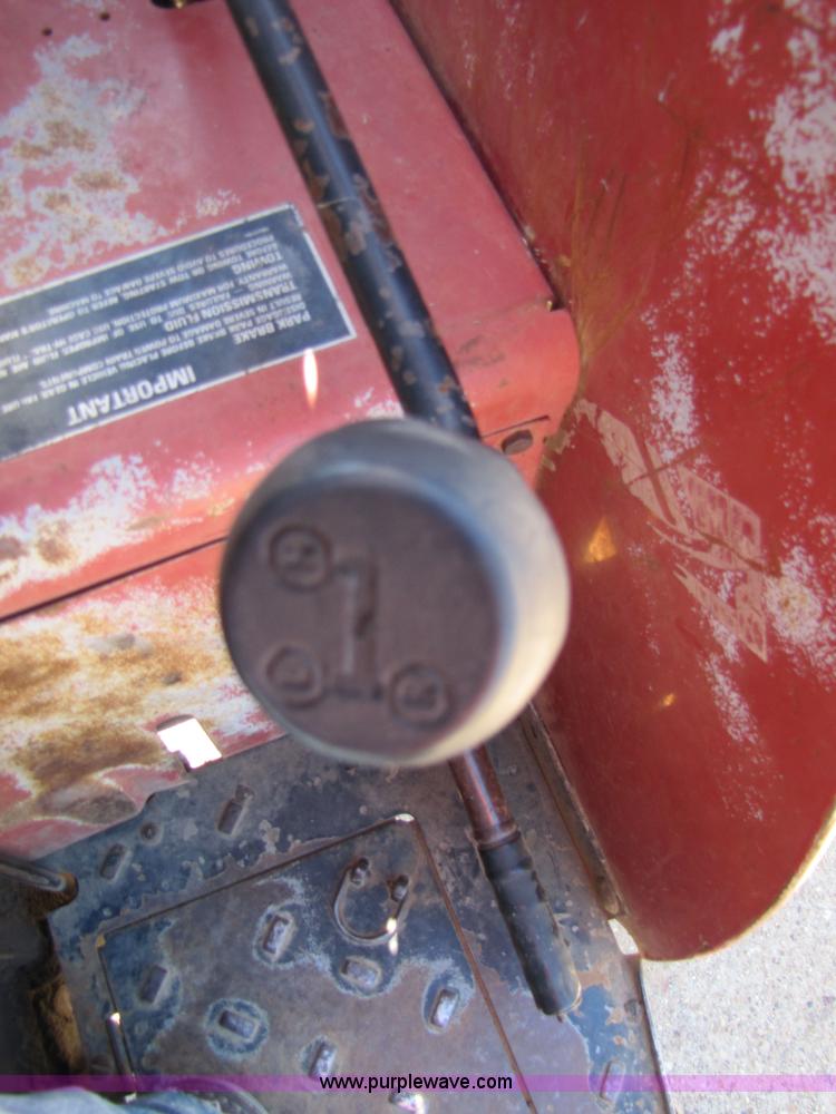 image for item 3564 Case International 685 tractor