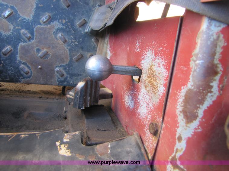 image for item 3564 Case International 685 tractor