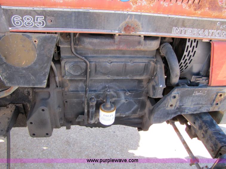 image for item 3564 Case International 685 tractor