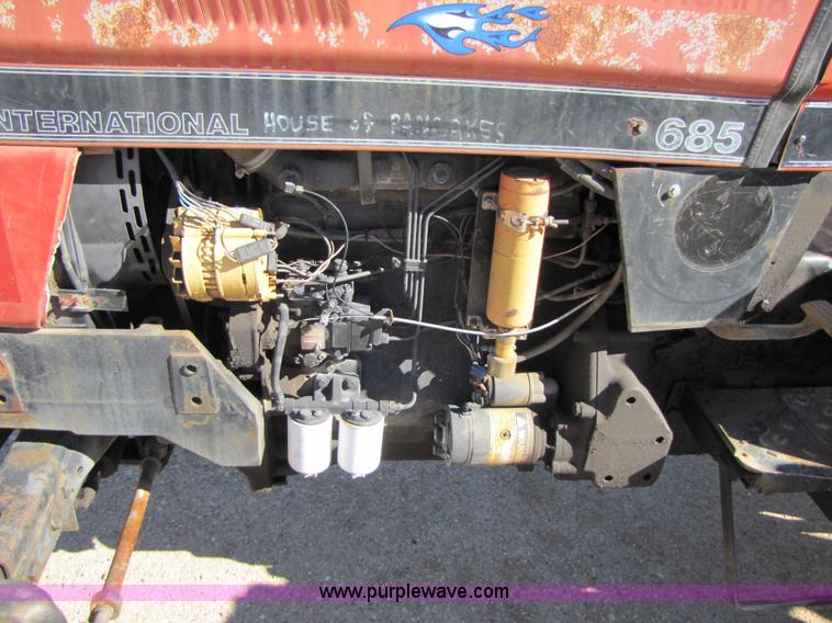 image for item 3564 Case International 685 tractor