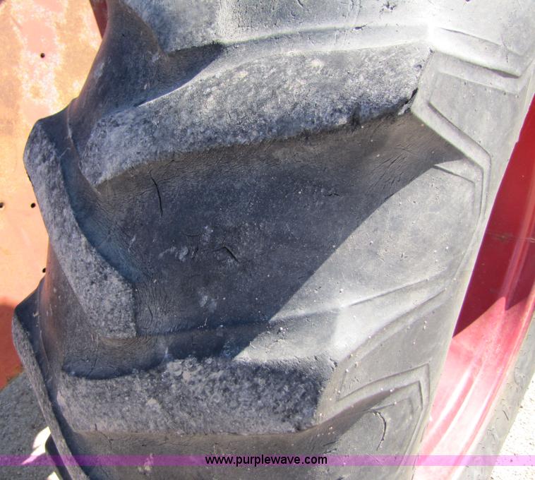 image for item 3564 Case International 685 tractor