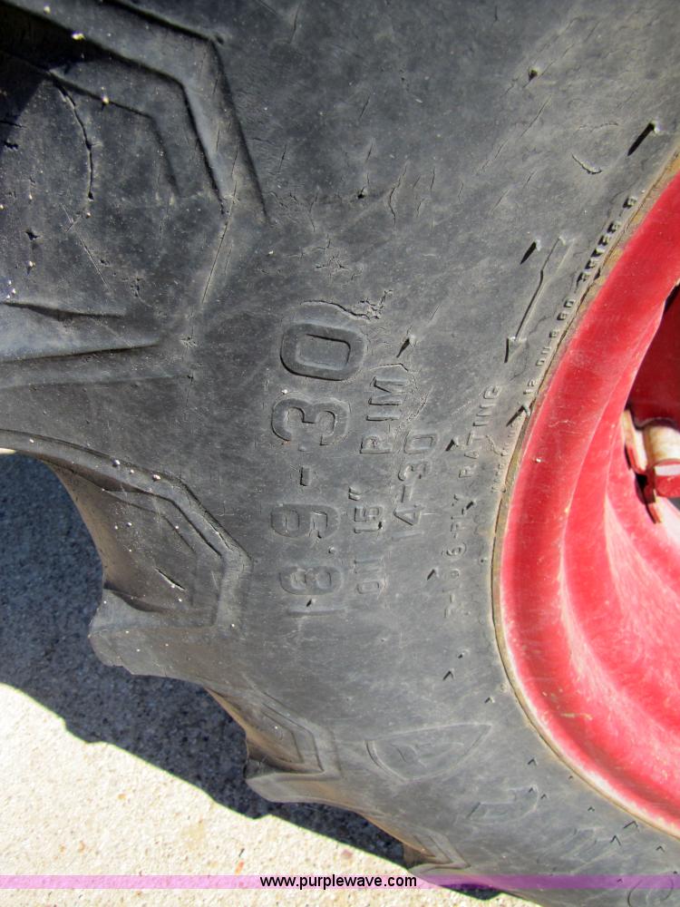 image for item 3564 Case International 685 tractor