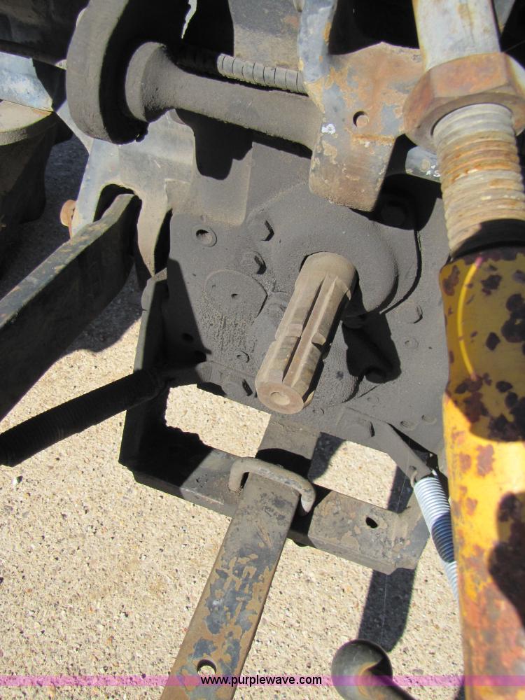 image for item 3564 Case International 685 tractor