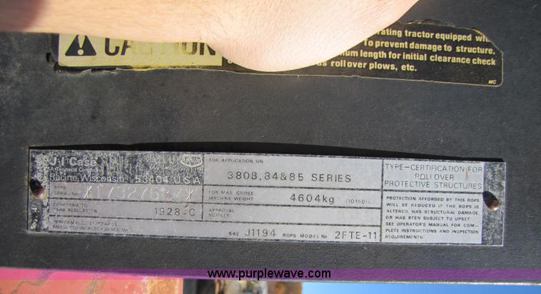 image for item 3564 Case International 685 tractor