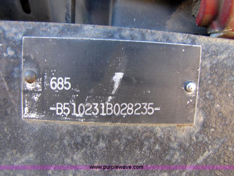 image for item 3564 Case International 685 tractor